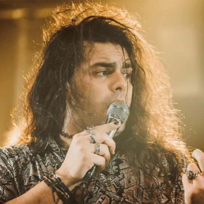 Si approccia con l'arte della musica fin dai primissimi anni di età, ascoltando repertori di diverso genere, cui gli ha permesso di creare le basi per un vasto percorso di cultura musicale tutt'oggi in evoluzione (per citarne alcuni : Rock, Hard Rock e tutti i vari sottogeneri... Pop, musica d'autore italiana e straniera, musical, Blues ed altri... )