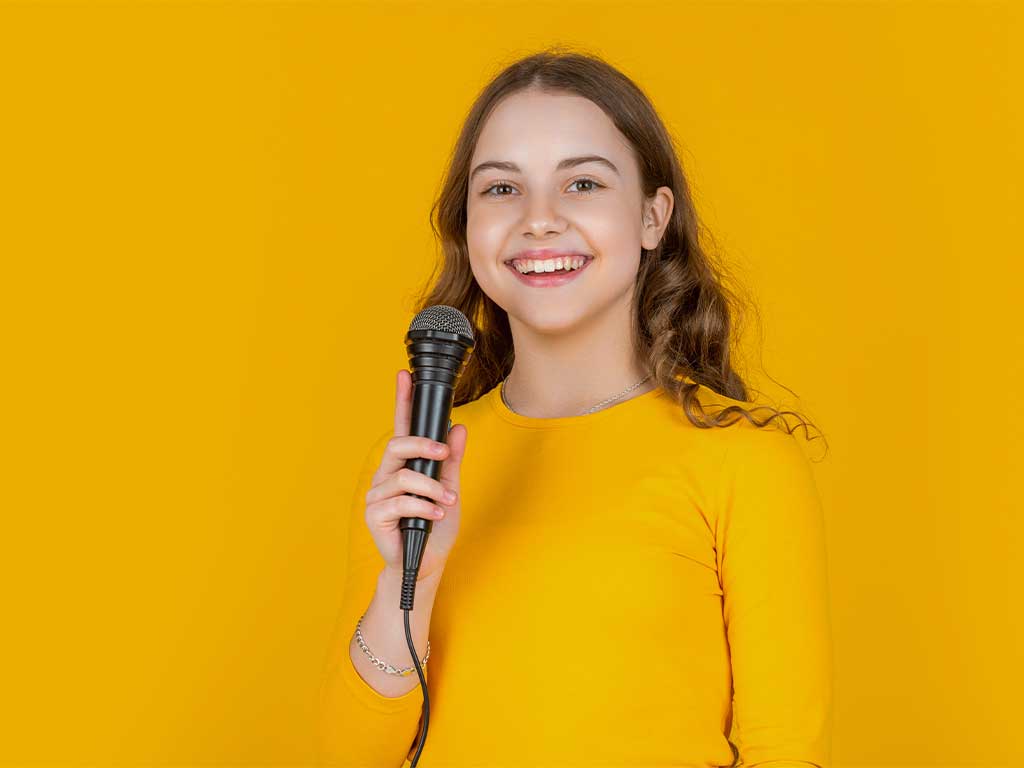 proposte propedeutiche alla pratica del canto adatte all' età infantile/preadolescenziale. Cosa impareremo? Sviluppo delle capacità creative e dell'orecchio musicale, educazione all' ascolto, miglioramento del linguaggio. La pratica del canto nei bambini (ma anche negli adulti!) è inoltre un importante sistema di auto-regolazione delle emozioni.